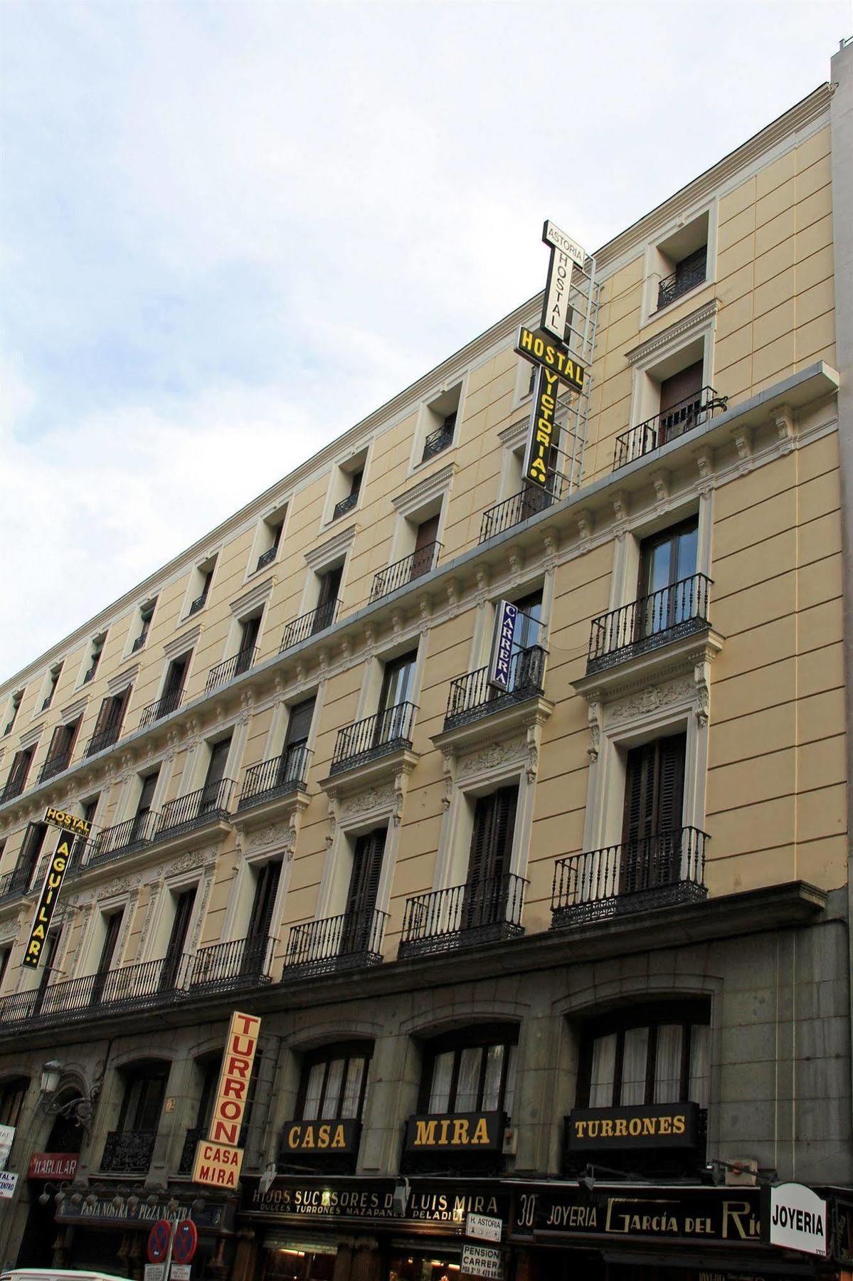 Hostal Victoria III Madrid Exterior foto